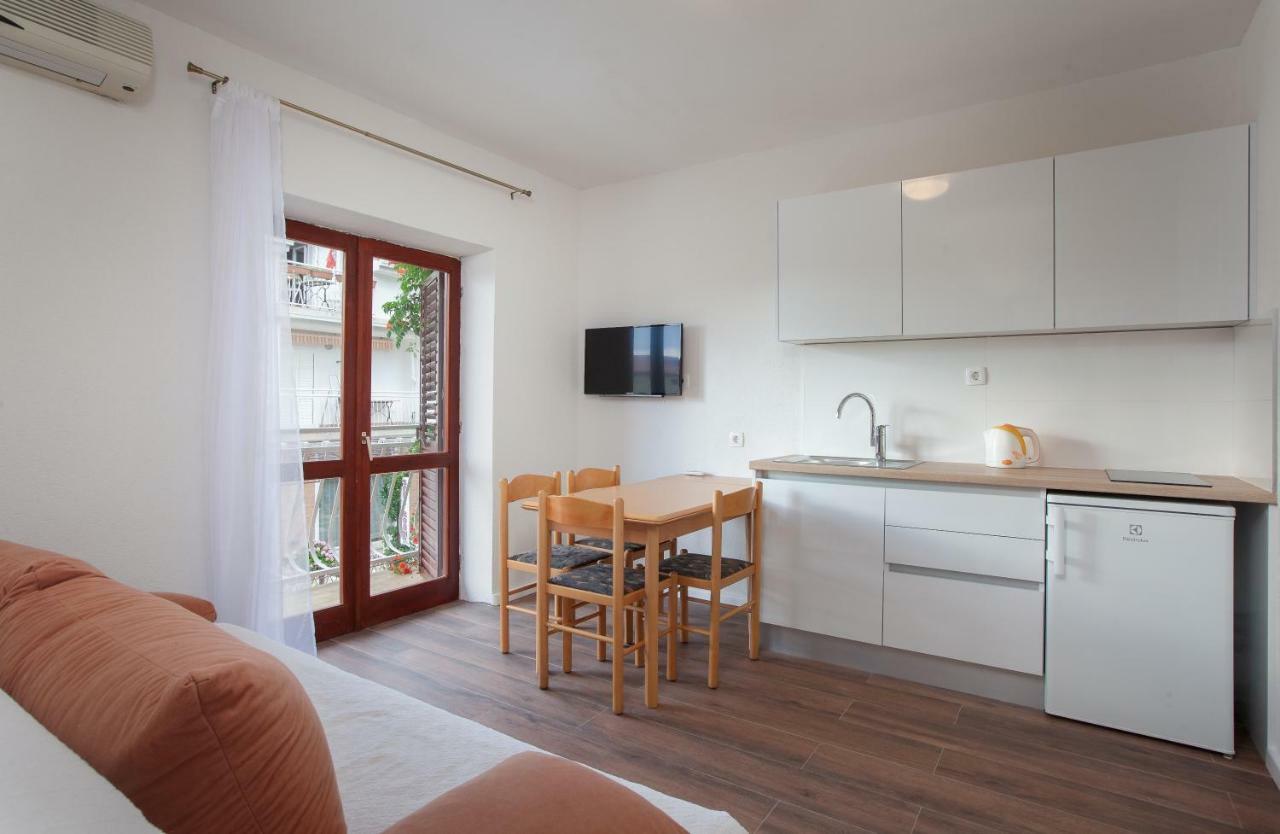 Apartmani Tina Podgora Eksteriør bilde